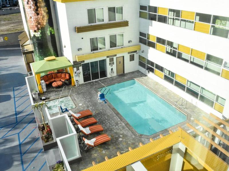 4F829522AB3C274D7B58BF6A8355393C