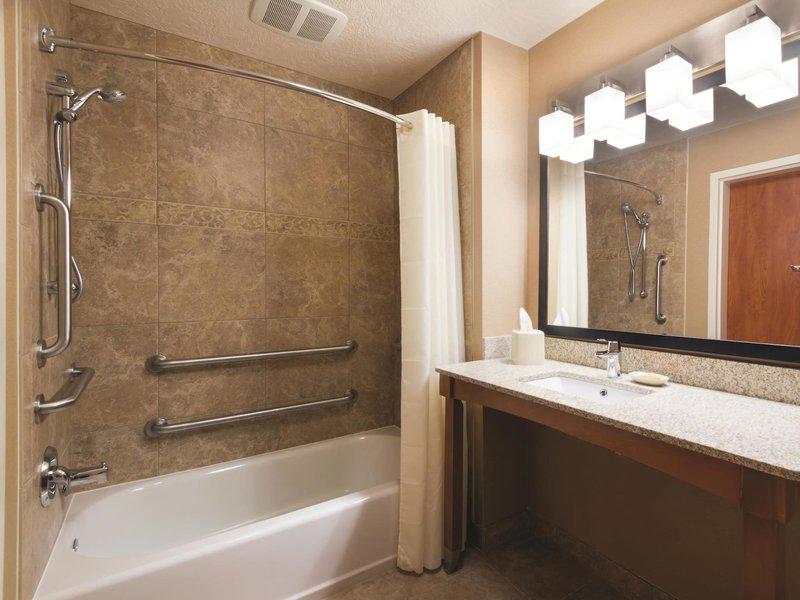 D768AAF5A4476F5BFA9E8FB492F9305D