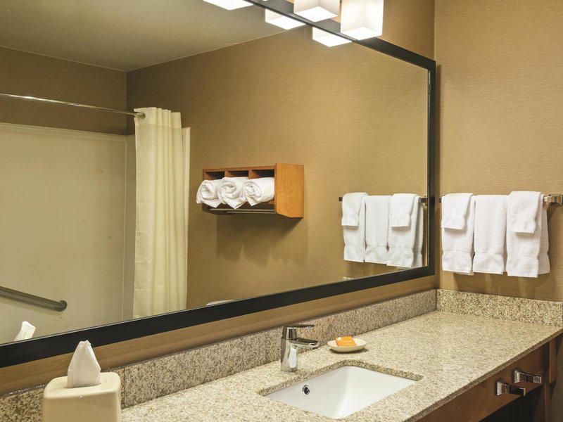 2EBA21AA3D81E9B6FCAFAC99630E4CE6