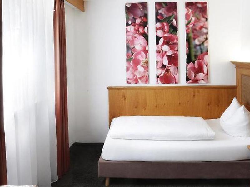 B06DA1829818283F78E5FBAB3A1D7044