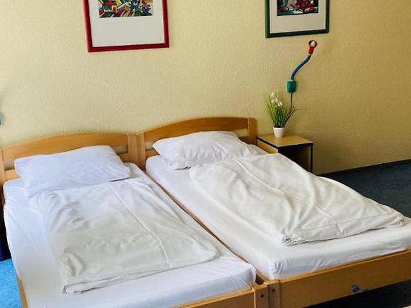 C53E18EDFB4CEB8FF84923CF5E588F1D