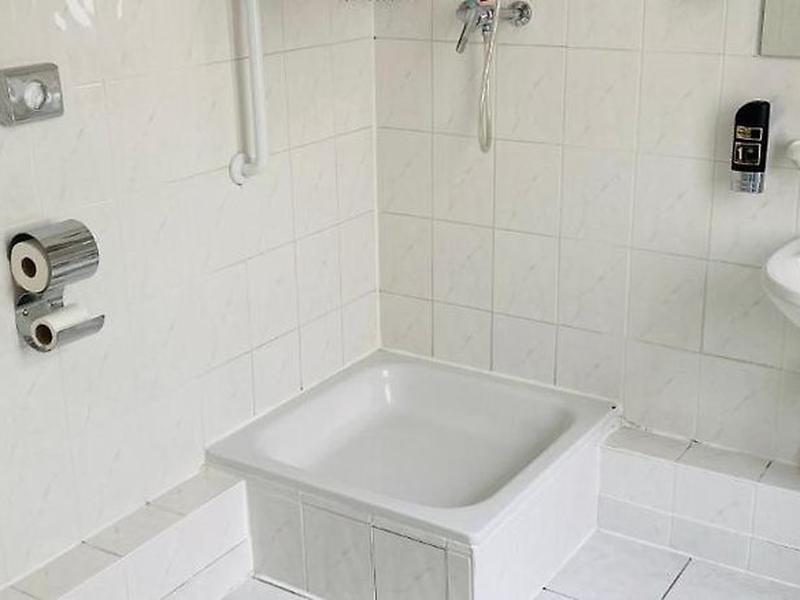 E8433DB3104986D04F7A33BD05458ED2