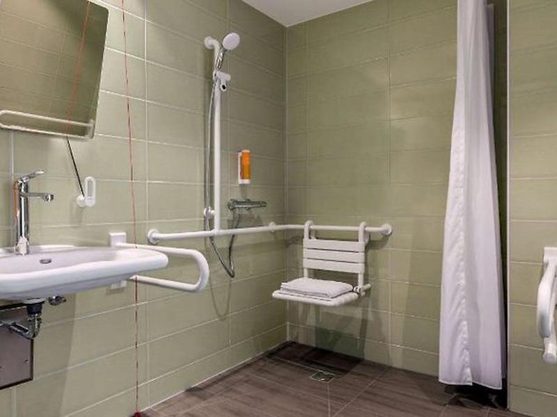 BBB9D13F3FACF764C4145E3A25DEE136