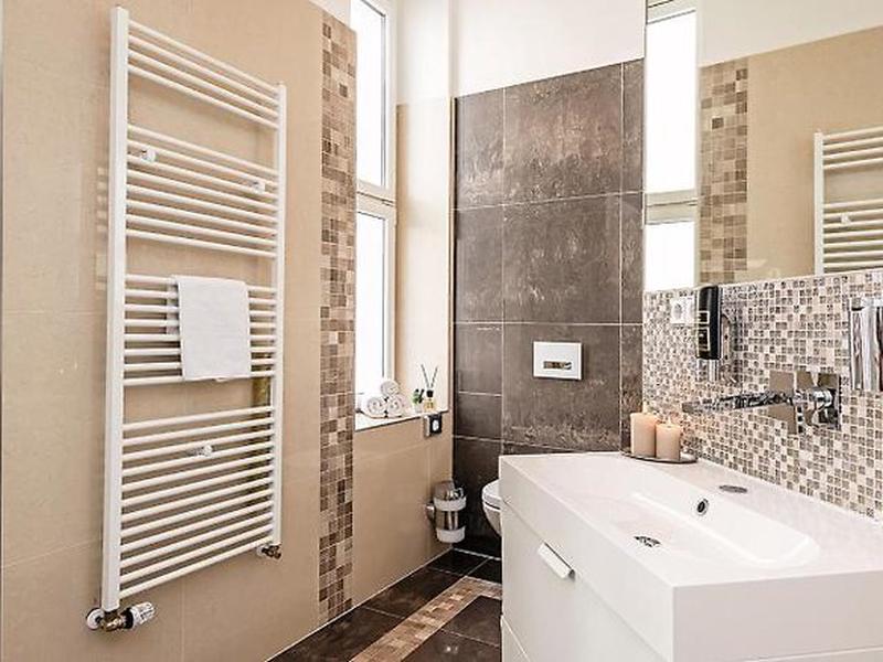 12393E184AC646B5F07174FE68D8F10C