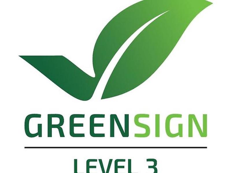 EE9ACFD1901C3D59692BD9798100807D