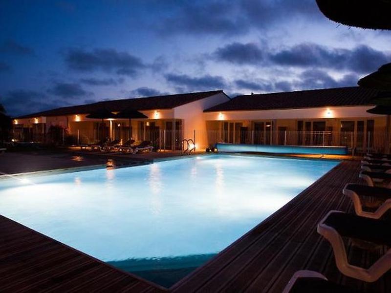 1ABAF7E744314DABD8DDC27B1DA93DCC