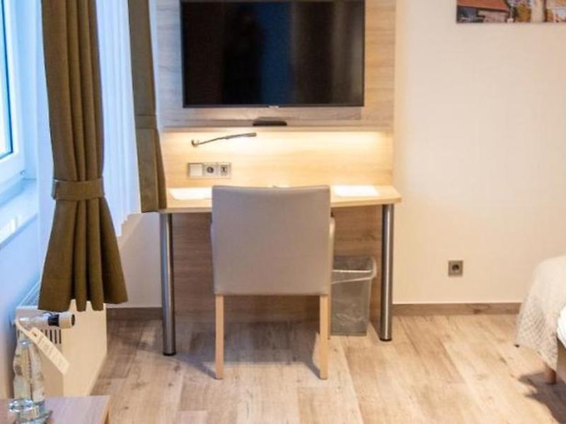 2F4A0981E7E9A1C2BA96B517FE2AA283