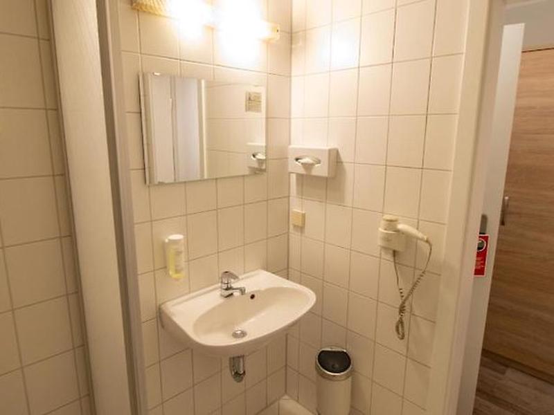 F73EC8B353E0C77D3B17459D19BB51EB