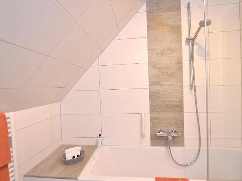 001E48D73478B949229E924F99AF4702