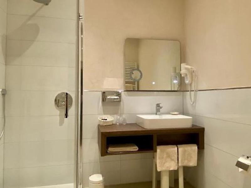 DDBC7098A3330BF03D0654FD32B8F088