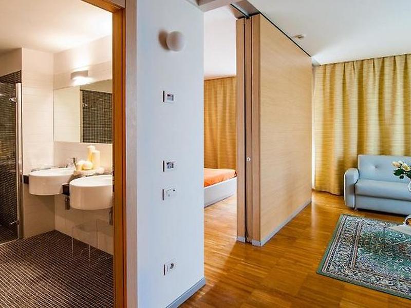 AE712EA2AC73B1F0ED4D9D86B85FE14D