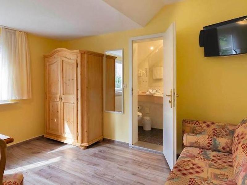 10CF76EA6B8B5B3D90108F9AC6D19927