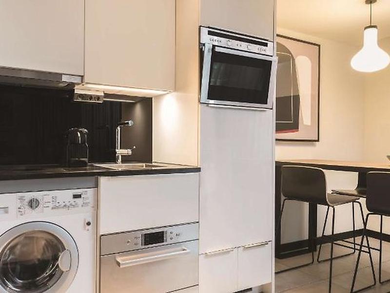 DEB38E327886600A16A1B66BA73A4D8E