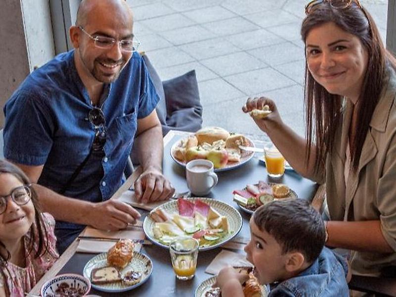 10E9BD8524540F6D212B9B5B29380DA9