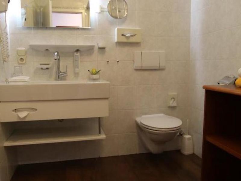 8B5493C526B83A0A3E3EF32A1F59E8A1