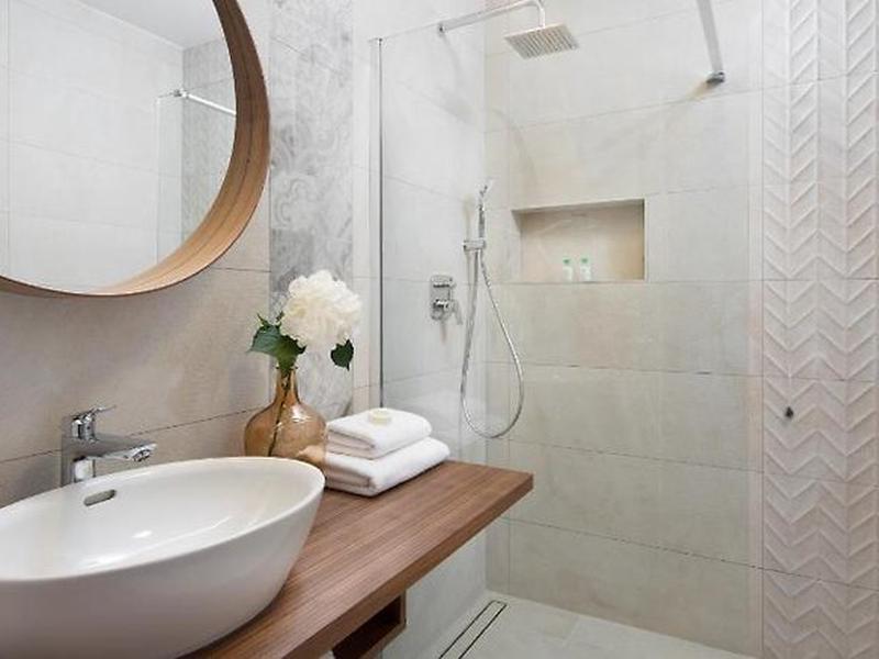 F9F5F9628057B6A208A03E0E0DD9DCCD