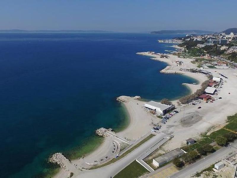 AAABC59FFDD058C1AEC01E0584C1AD69