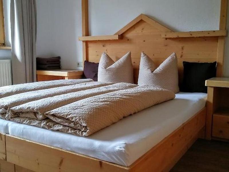 C8BA03F4EBF967A7C66DEF188647E5E1