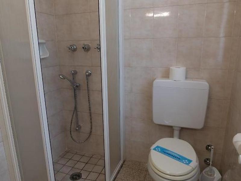 75E53042B1E095D8CFF68DC6E2A7E65C