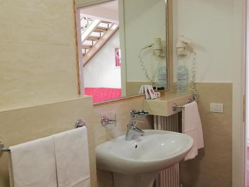 2B589CC1574C197719267BC7426B989D