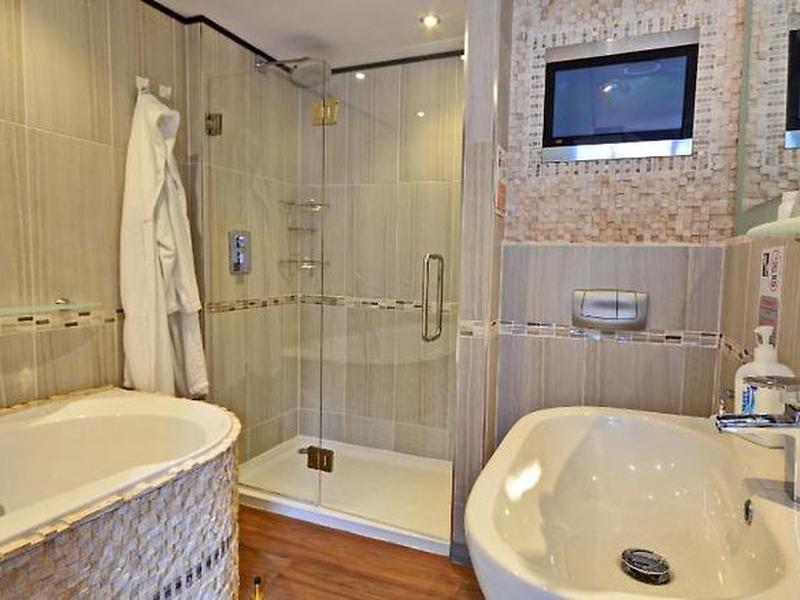 2E5B07C8A984CEBE8E97BC3600B9E04A