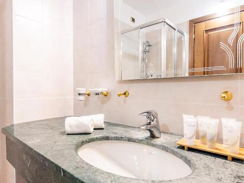 2BD8216ADB103641155C7E1AE951C52C