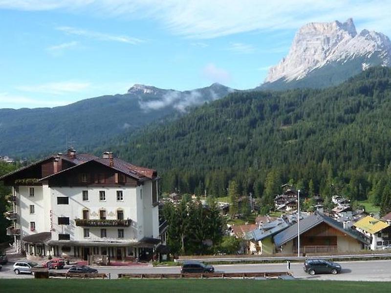 EE45A099188FEB25A13C6F1DF03DA85C