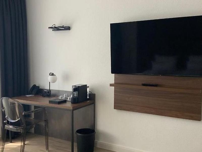 FDA19D25D83B8D28A4D44593AA80B866