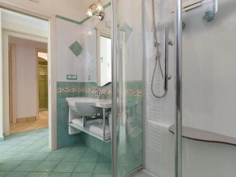 898AF12C67AB3B9C873220327358FB7F