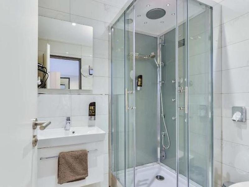 16E50DBDEF7752854F8BAF76FDC2DD53