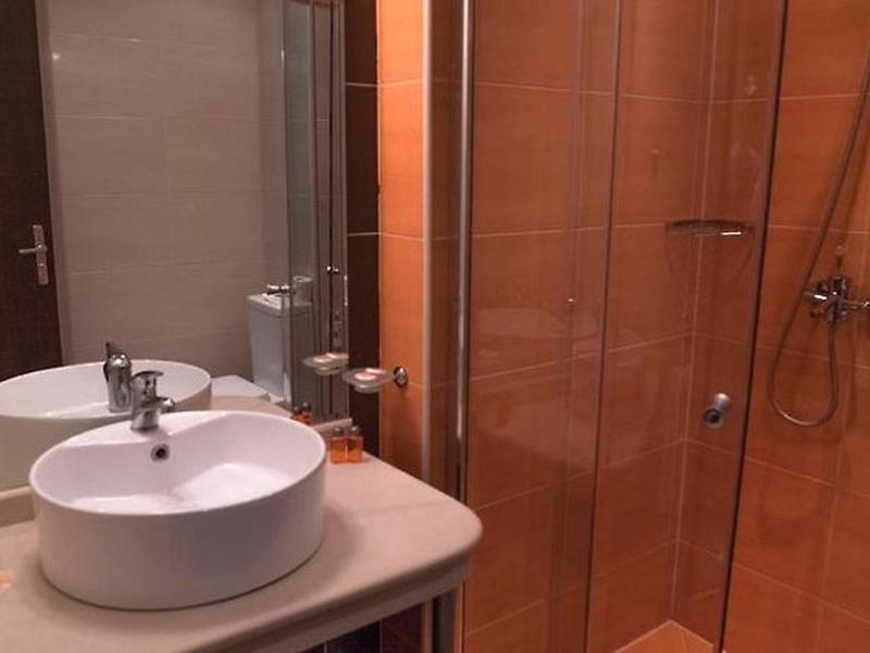 866F0D5DDA9E4E2BDAF33BF541520013