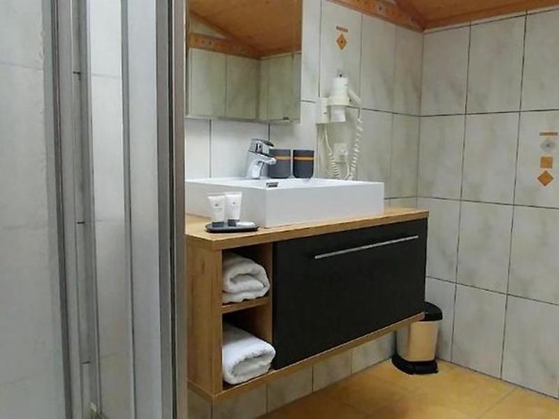 25C3557C54E0D4A4A76883B763B6C7AD