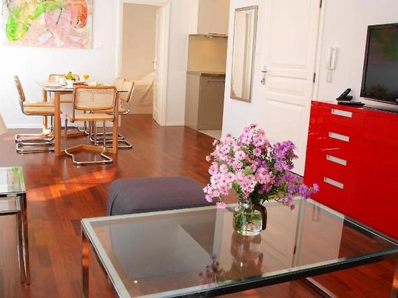 C7CFE38546BCA6AF81B493571B8FEBD7