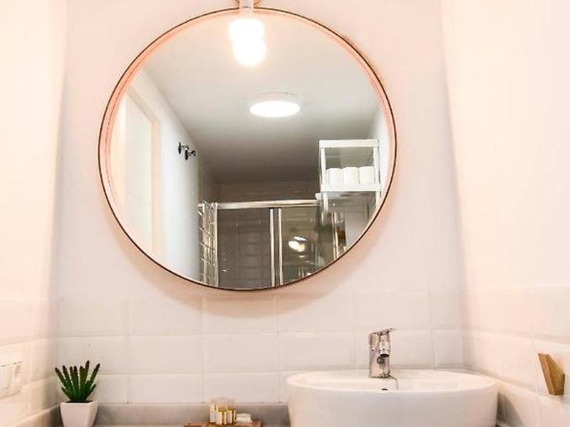 664F3AD1D62A8F0530BF2455FC853D52