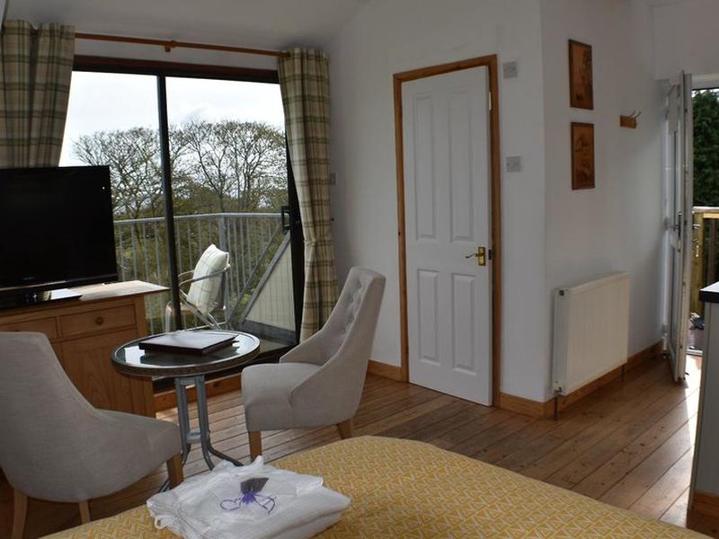 56B77E39AB6C001A9040A5DEE155280D