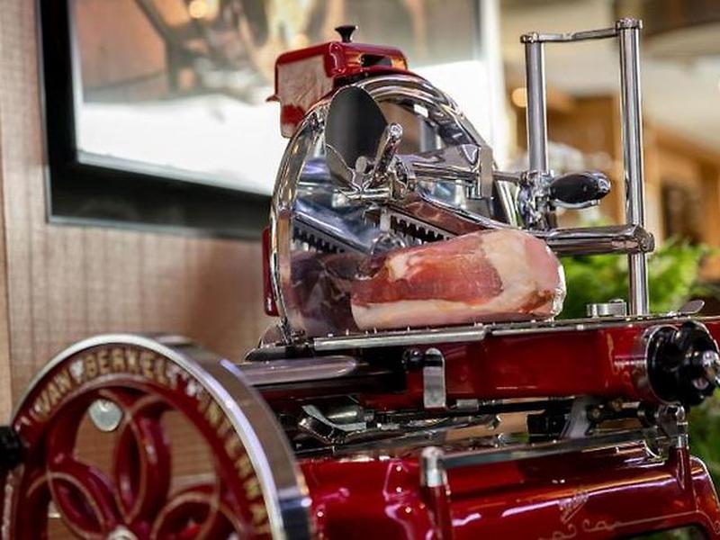 A251E94952E8DA9A4202C5FA4F4ED77E