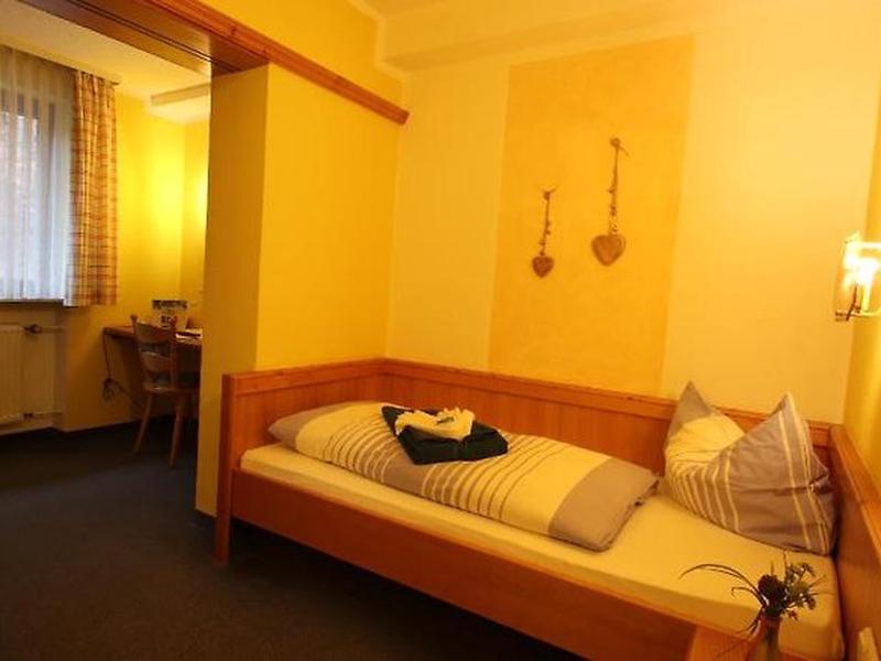 C4221791F4CE4DF1928161D6BDC7EDA9