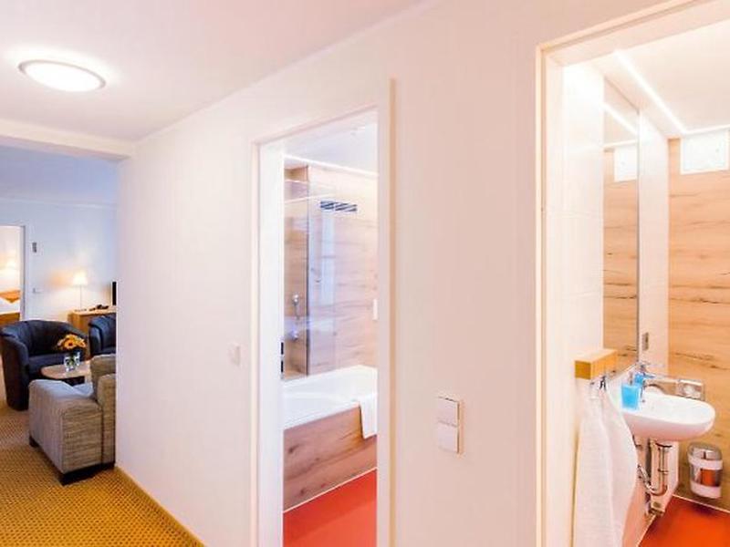 E2B81CC2B381092024671A8362332698