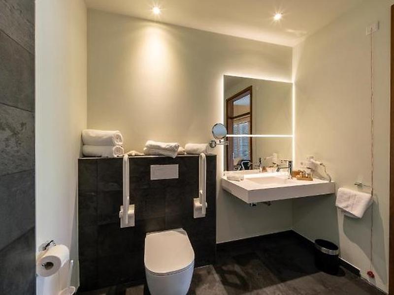 C02416CCAFF449BA1B2E4C4C9238257A