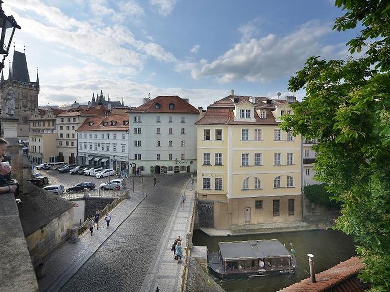 FE31F826B3A51C2B155BD57F99E614E8