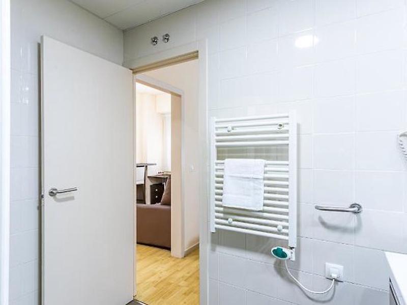 3B8EC20843B5C77F53183F3304704B38