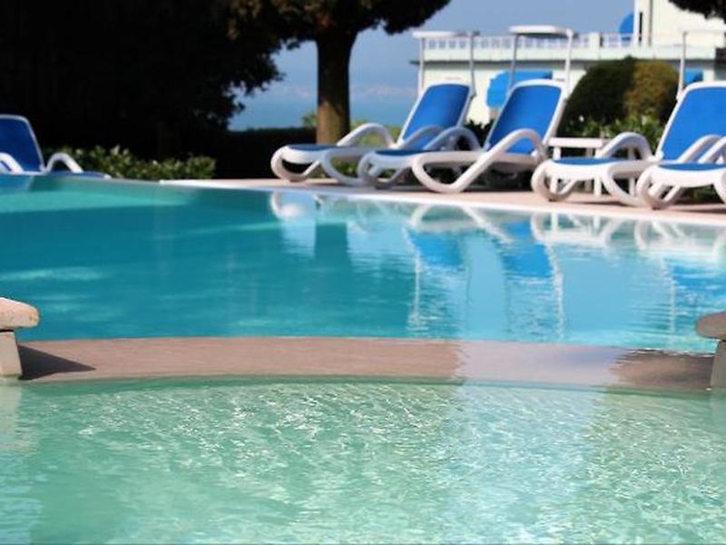 497697637EDC482ADBA59928922DCA70