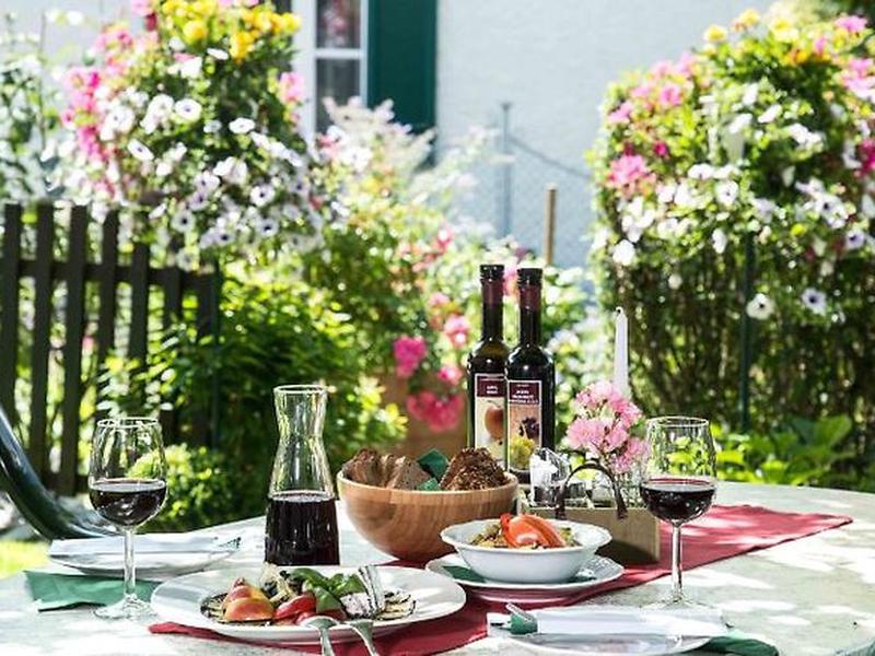 8F411F215E5591F42A7AC08EABF66C19