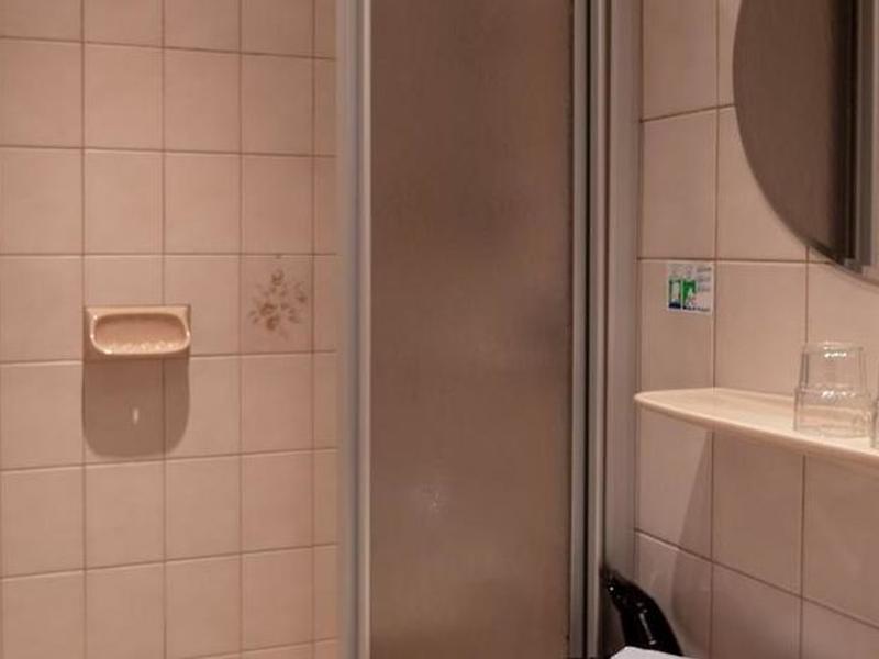 A698EA98D9E8B5B8D4C17FFAB307C10C