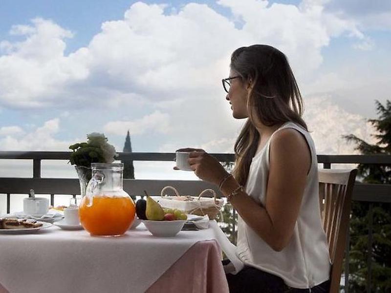 EE09F6DF2C1E573E985EBA5990B2A7E3