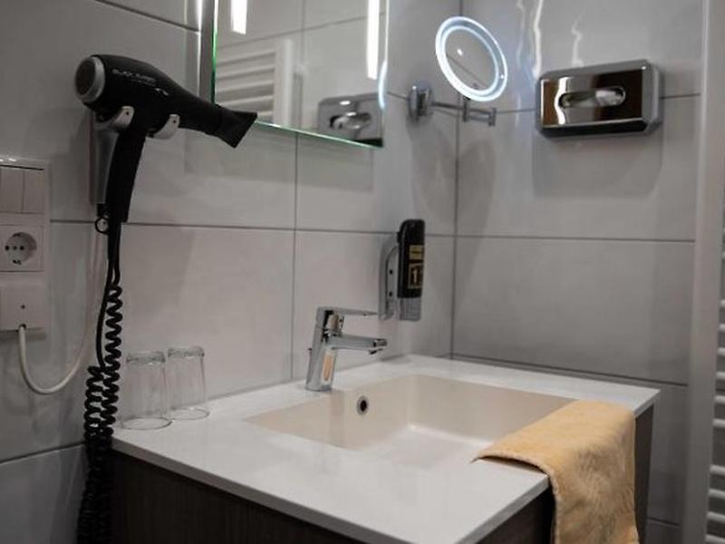 E2E8FA75C740616B34D5C1E3A0A011BE