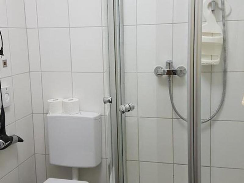 8976D95E46589DD9E1D8A382B50E2CE8