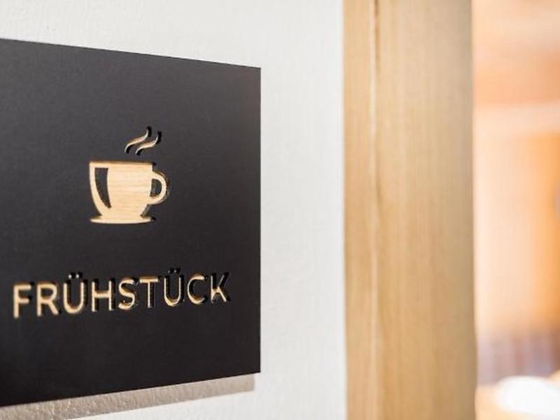 82E0239CCA15DE729F9F8FA1D5CD53DE