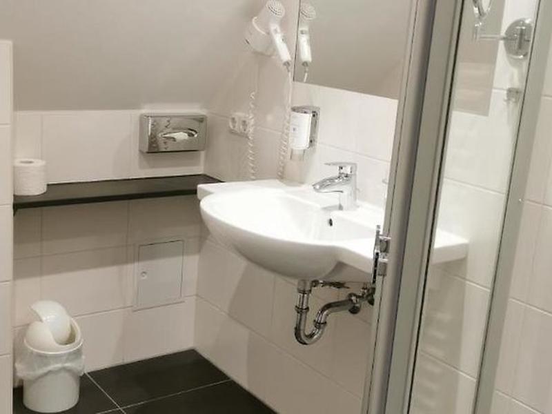 FF9070336CF254D61ABC97868D519712