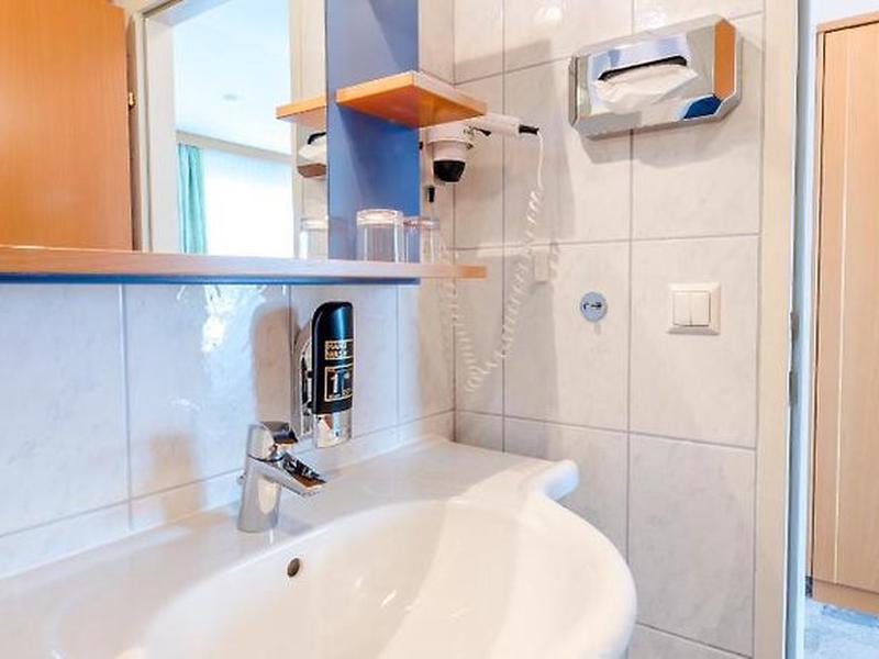 F54F624A7678D8A31408D25610A5AEEF